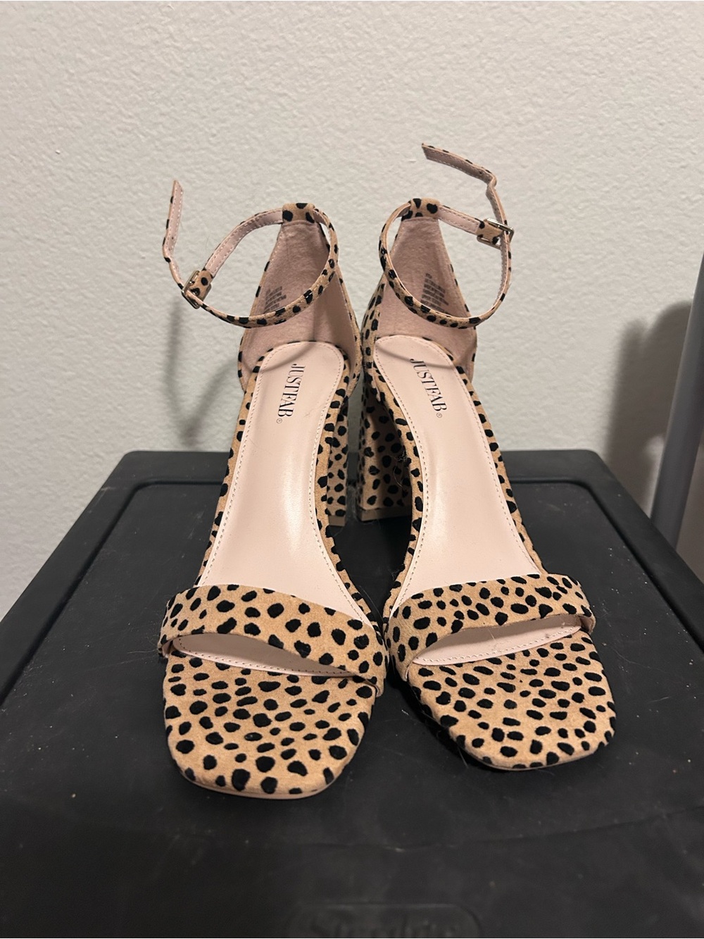 JUSTFAB Tan Leopard Print Ankle Strap Block Heels Women’s Size 7.5 - Picture 2 of 5
